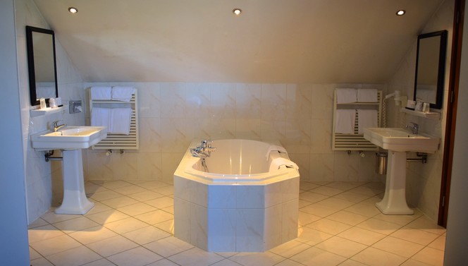 bath suite classic Van der Valk Hotel Cuijk Nijmegen