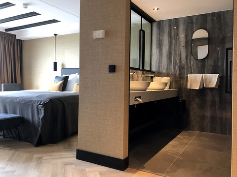 Junior Suite Loft badkamer en slaapkamer
